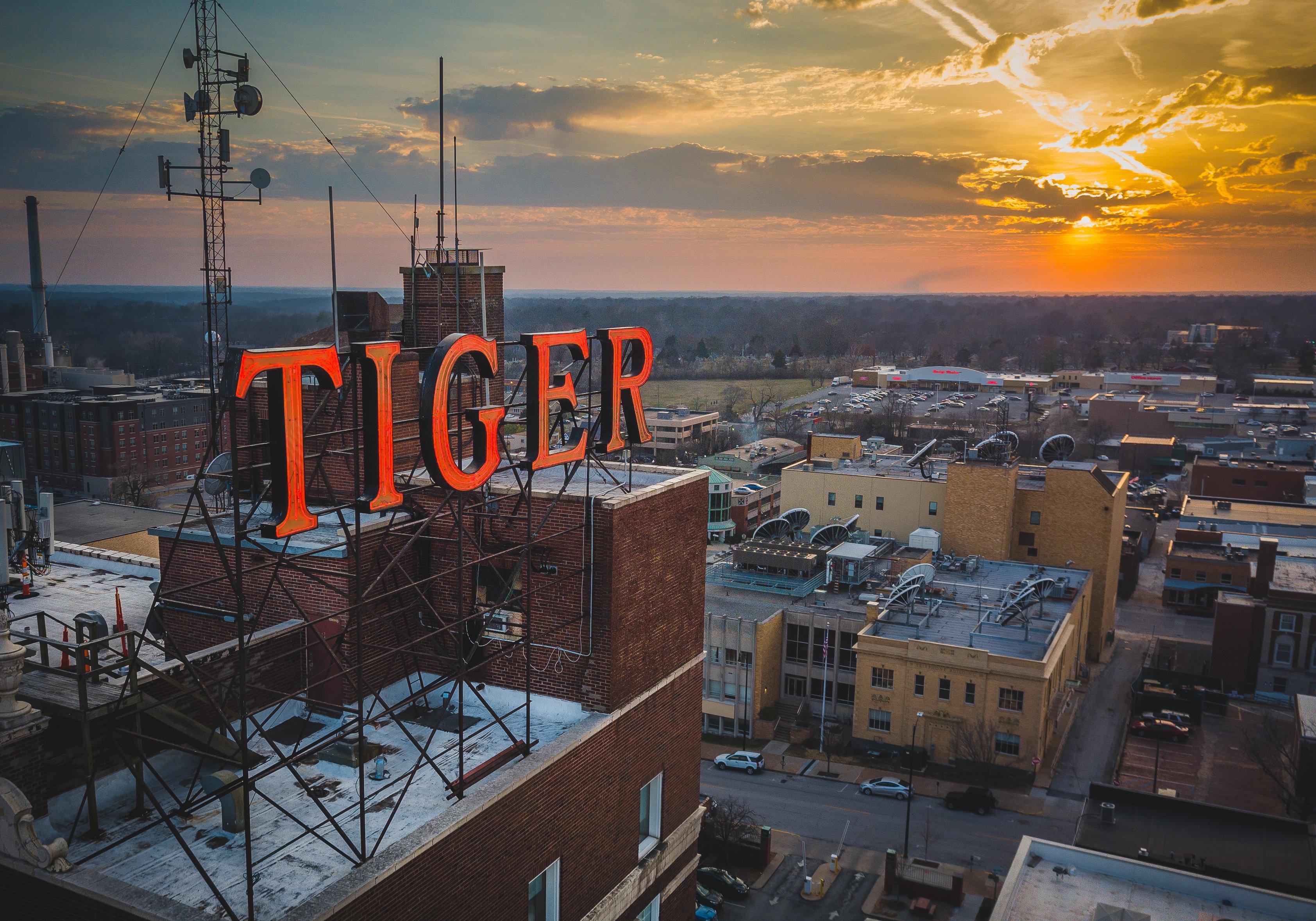 Voco The Tiger Hotel, Columbia, Mo, An Ihg Hotel Εξωτερικό φωτογραφία